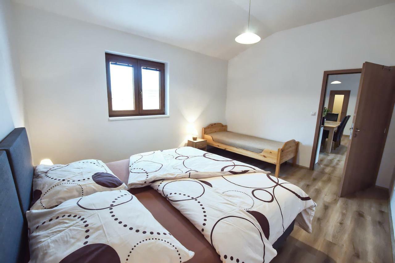 U Čápa Krásný apartmán v Sedleci Sedlec  Esterno foto