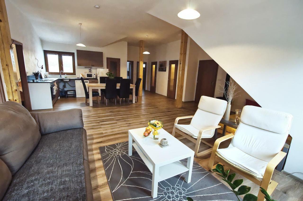 U Čápa Krásný apartmán v Sedleci Sedlec  Esterno foto