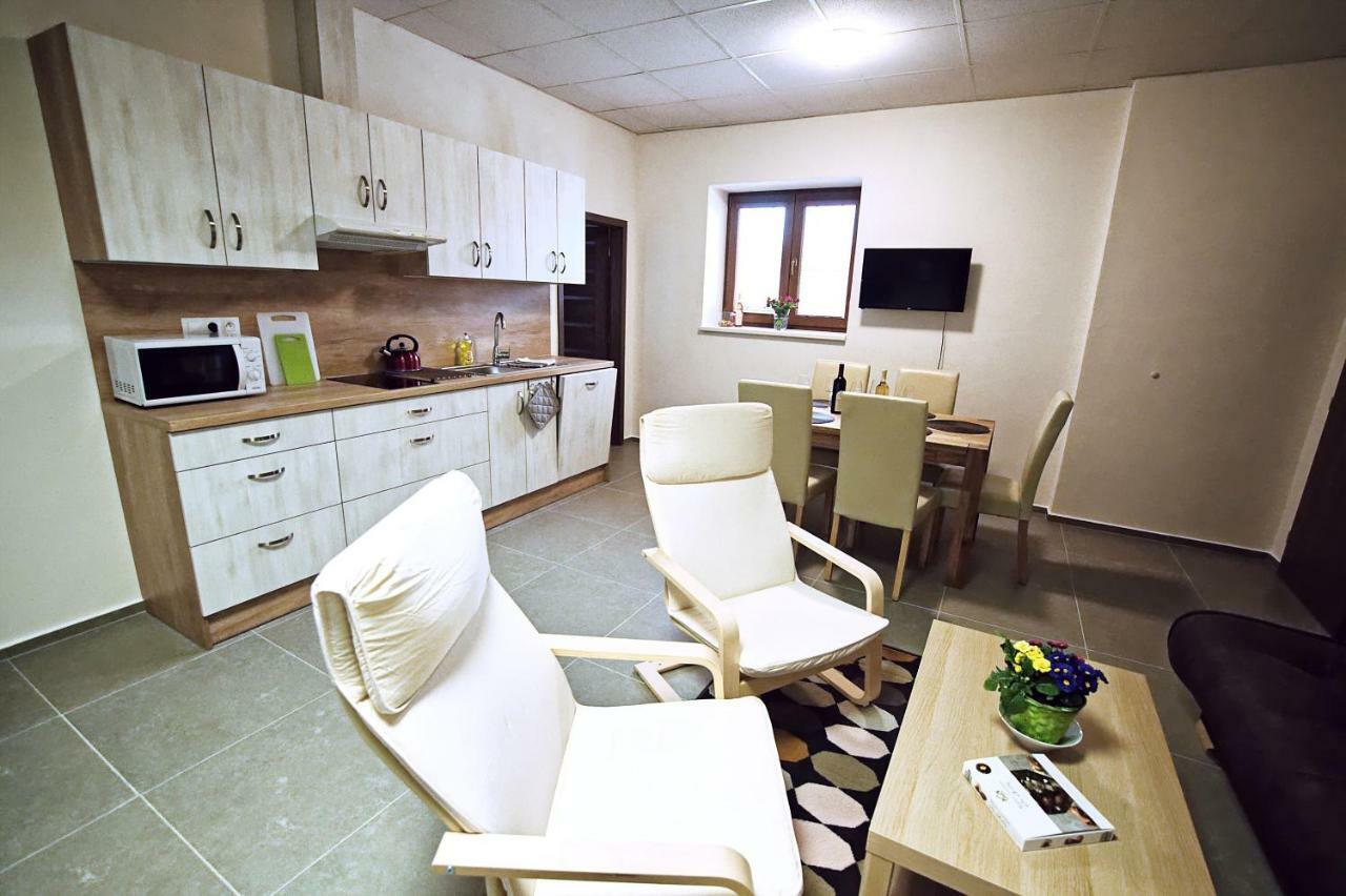 U Čápa Krásný apartmán v Sedleci Sedlec  Esterno foto